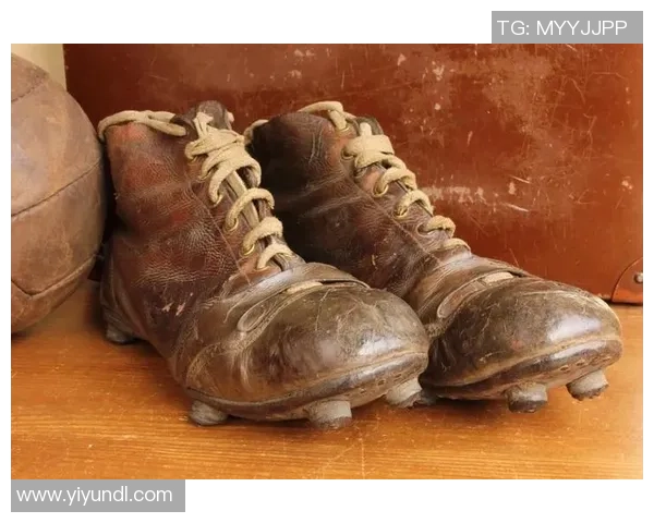 足球球星球鞋使用寿命揭秘：一般穿多久才需要更换和保养技巧