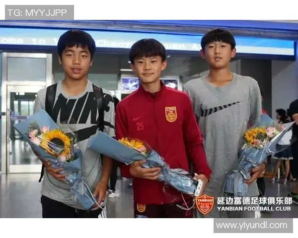 足球球星身高对比分析 哪些球员被认为身高较矮但依然叱诧绿茵场